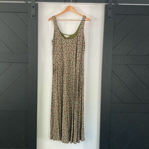 Boden Olive midi dress- w/pockets. jersey- interesting pattern.